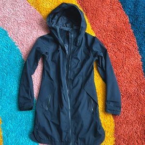 Lululemon size 4 black Definitely Raining Coat
